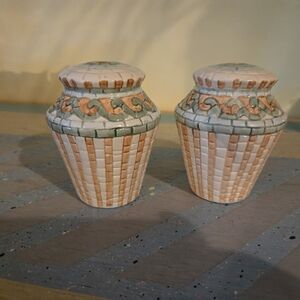 Vintage Cracker Barrel Salt And Pepper Shakers🧡